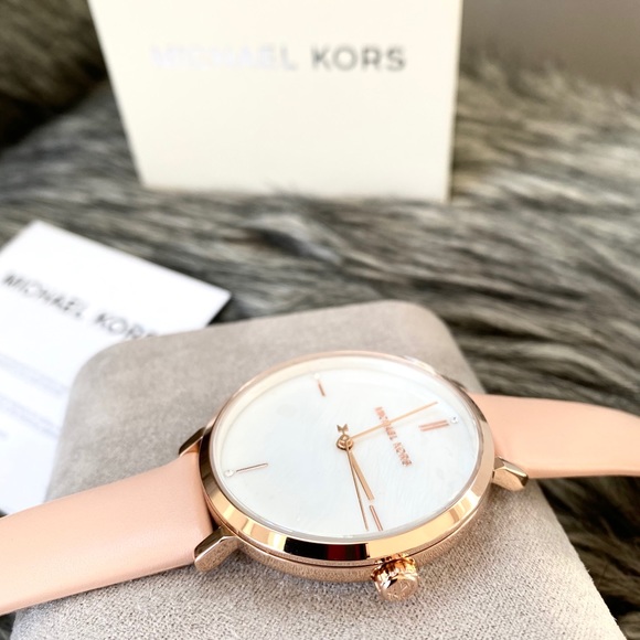 NWT authentic MK mother pearl rosegold blush watch - Picture 2 of 6